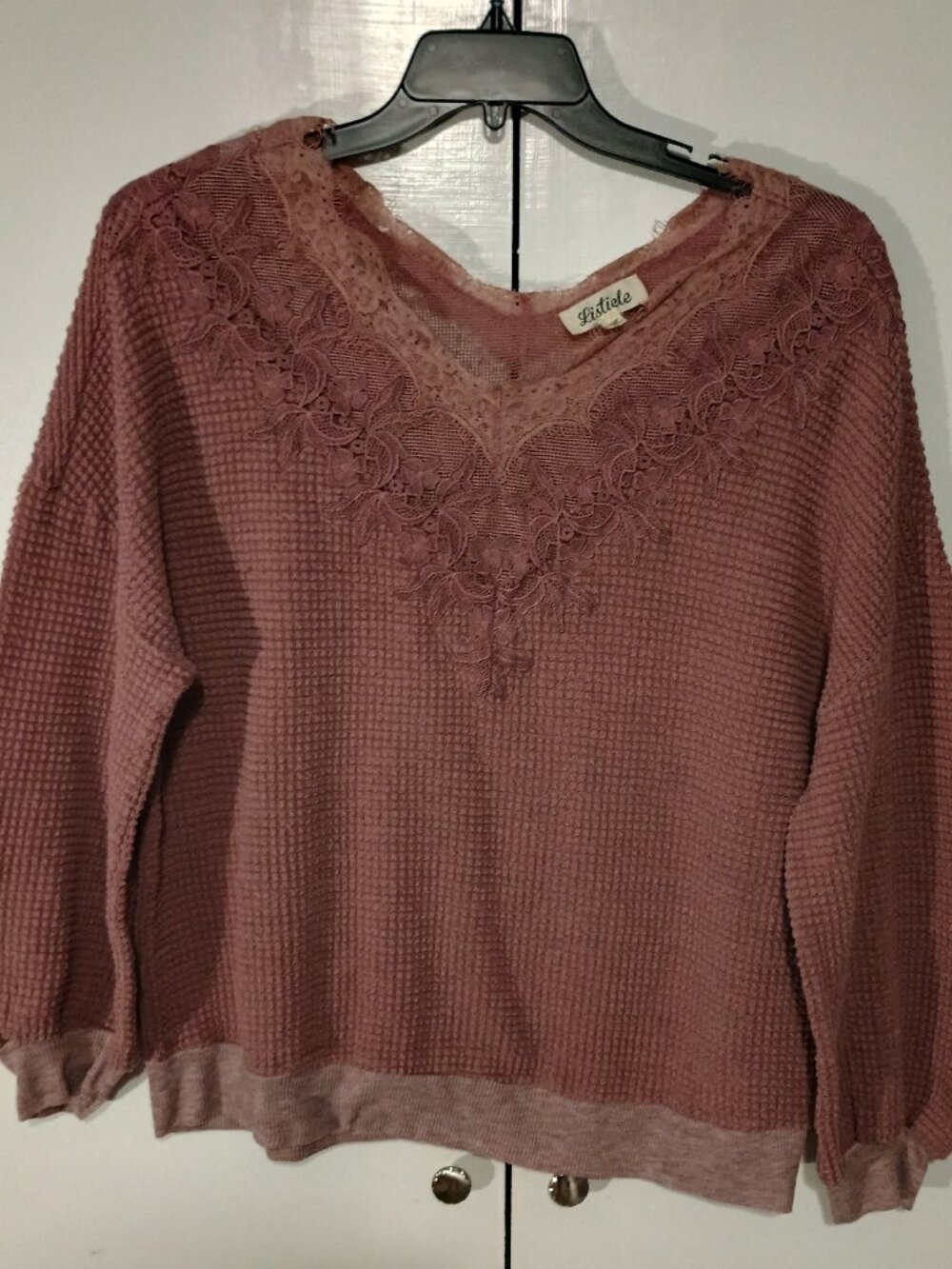 Listicle Dusty Rose Waffle Knit Lace V-Neck Top Long Sleeve Size L - Picture 2 of 8
